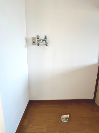 伊興１丁目店舗付き住宅の物件内観写真